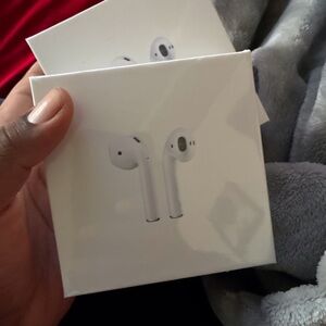 Apple White Wireless Earbuds Headset